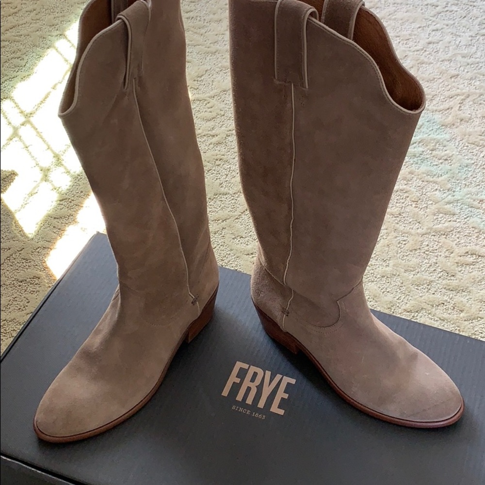 NEW Frye boots ‘Carson’ 9